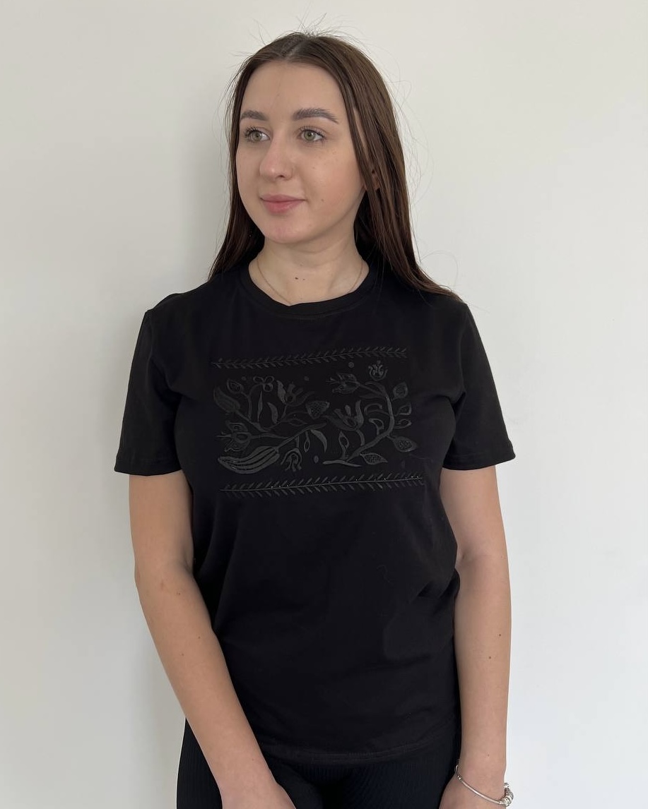 Футболка з вишивкою класична преміум S - XL